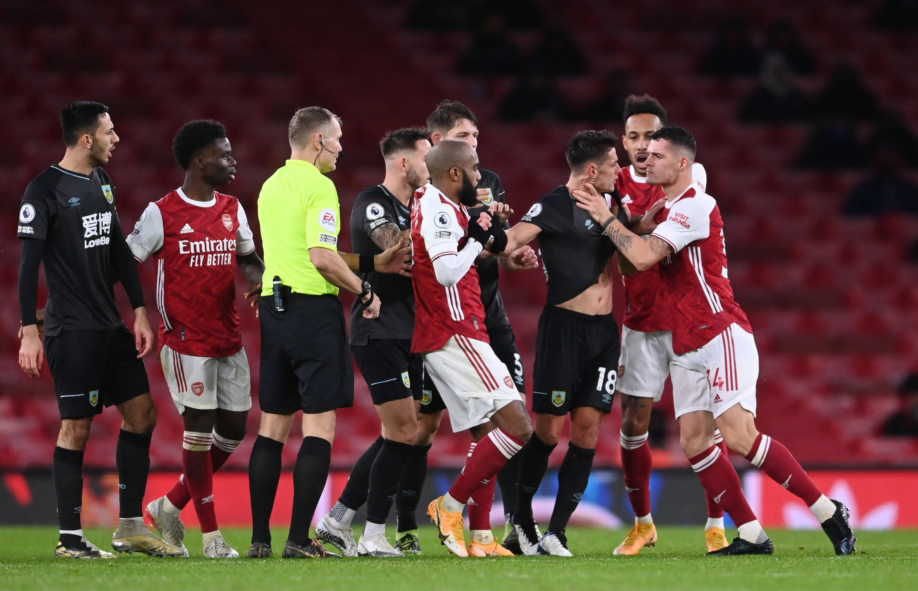 三分球更是 三分球更是